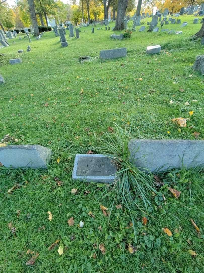 Arthur A. La Vaute's grave. Photo 1
