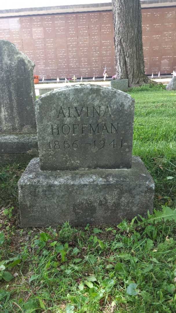 Alvina M. Hoffman's grave. Photo 3