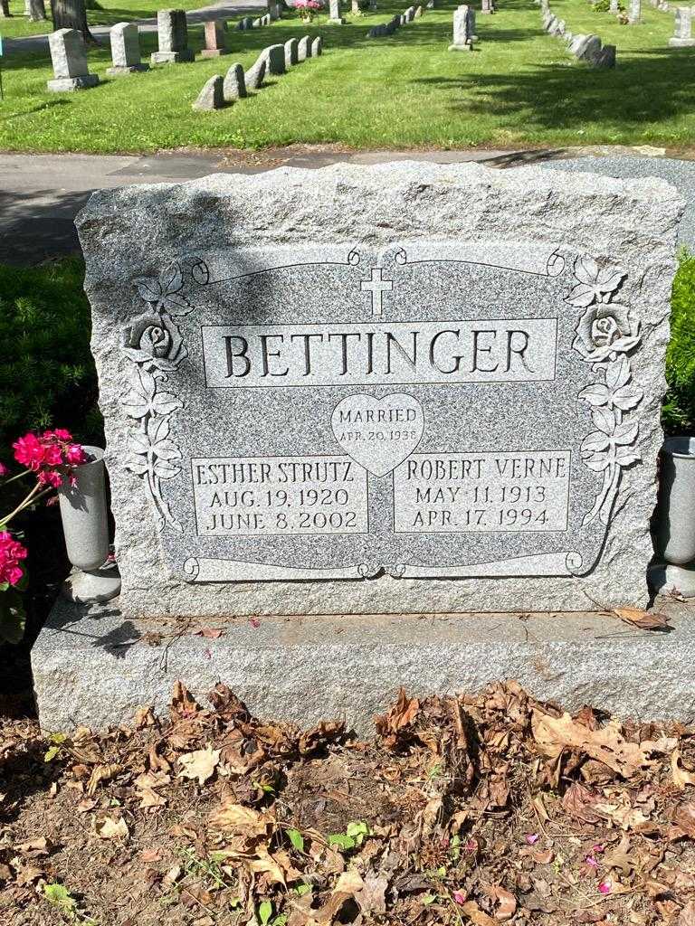 Esther Strutz Bettinger's grave. Photo 3