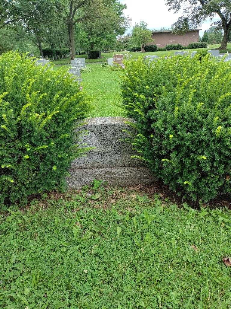 Florence Switzer's grave. Photo 1