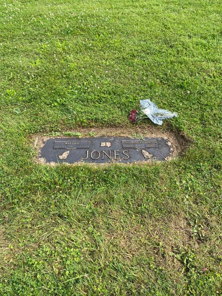 Bishop Robert Winston Jones's grave. Photo 2