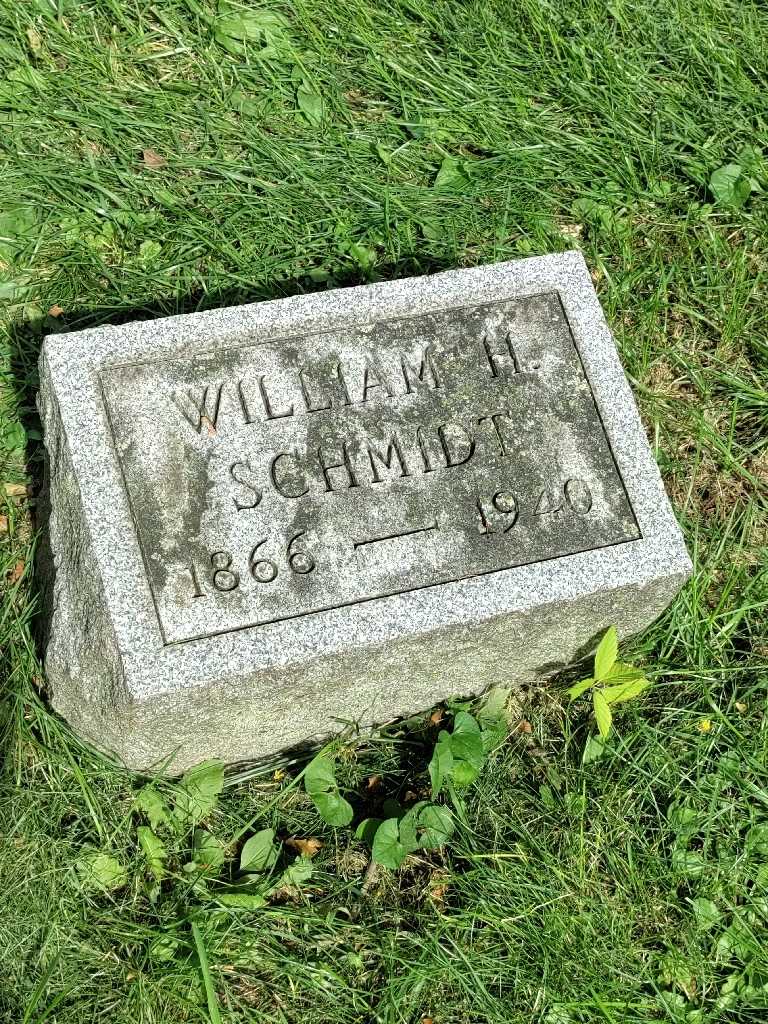 William H. Schmidt's grave. Photo 3