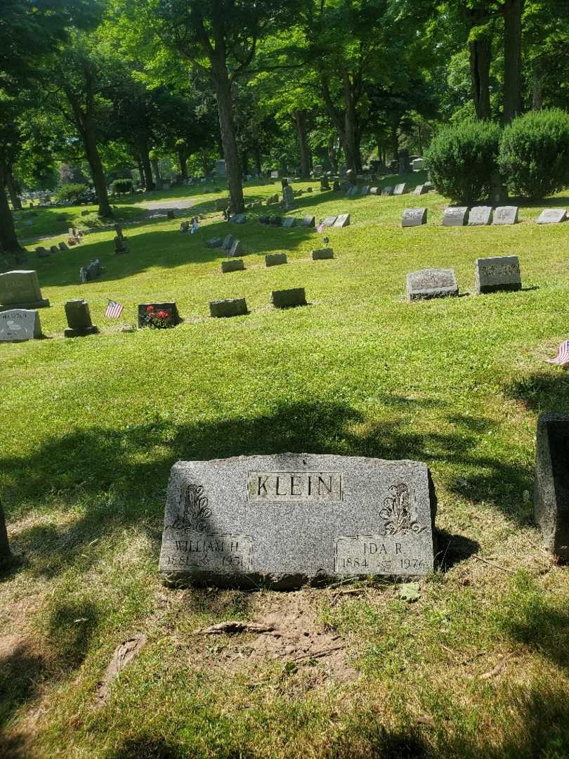 William H. Klein's grave. Photo 1