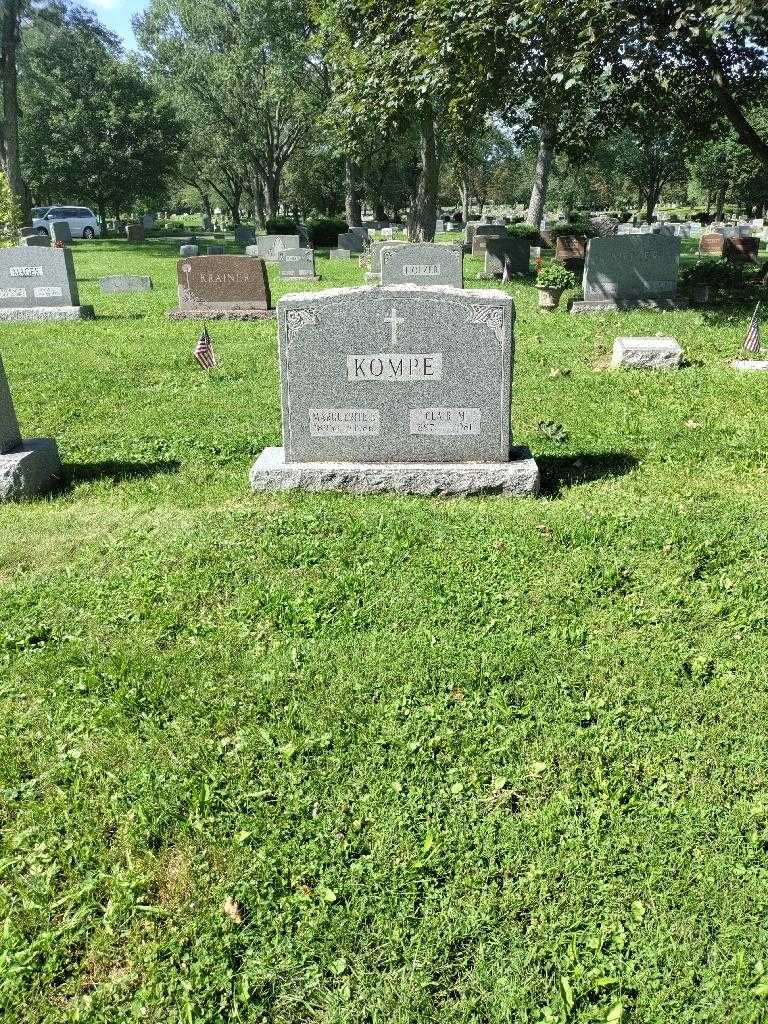 Marguerite E. Kompe's grave. Photo 1