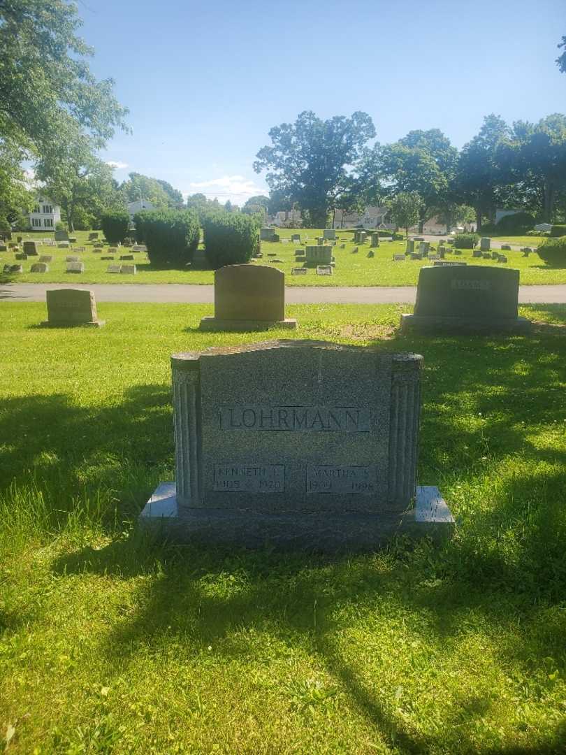 Kenneth E. Lohrmann's grave. Photo 2