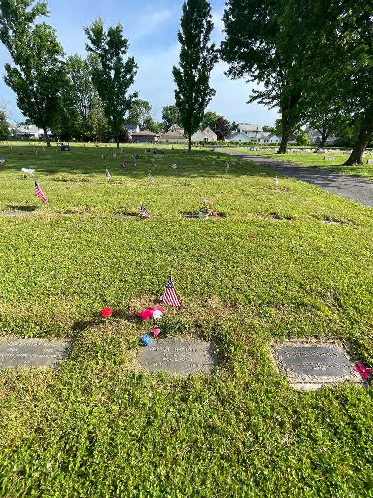 Ernest Hardter Senior's grave. Photo 2