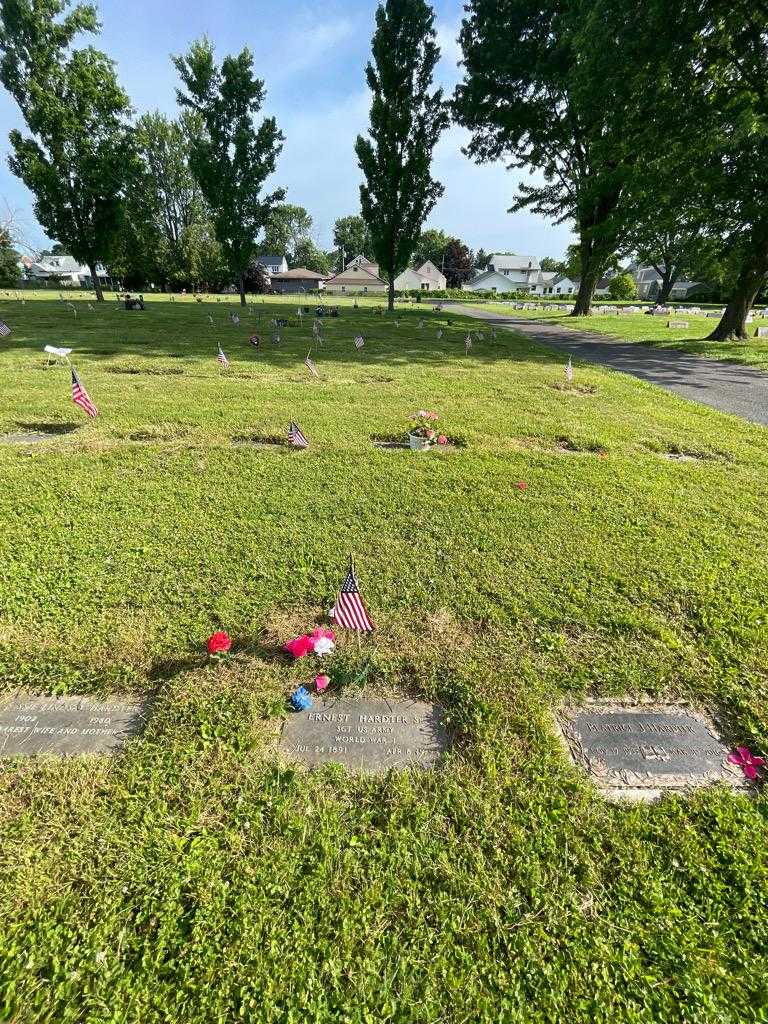 Ernest Hardter Senior's grave. Photo 1