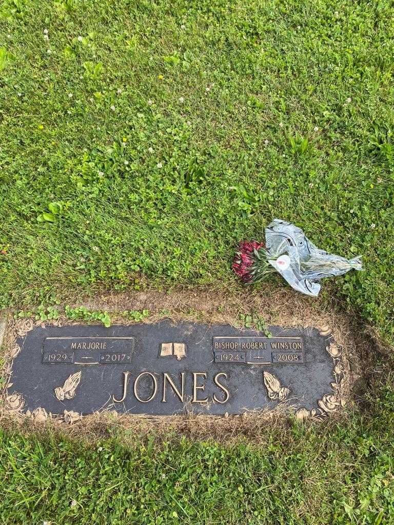 Marjorie Jones's grave. Photo 1