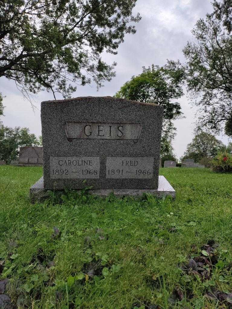 Caroline Geis's grave. Photo 3