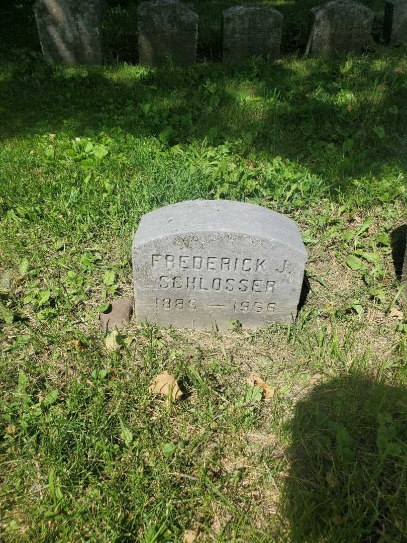 Frederick J. Schlosser's grave. Photo 3