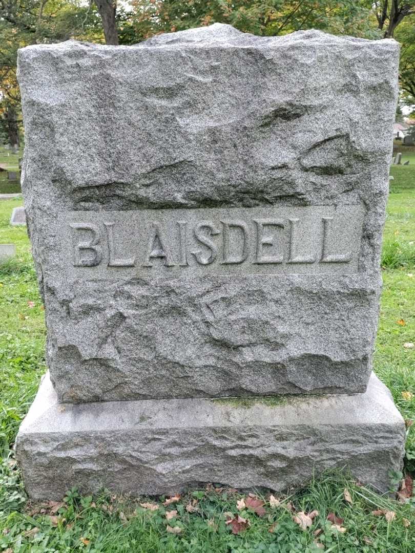 Kate Blaisdell's grave. Photo 4