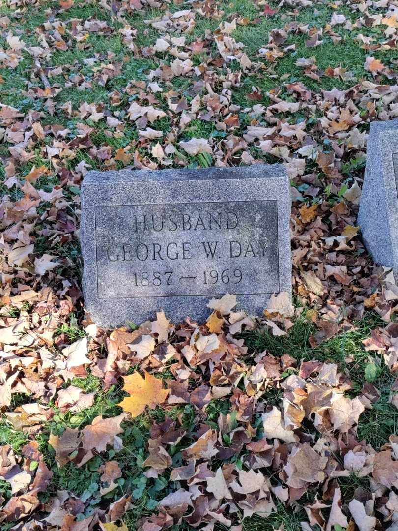 George W. Day's grave. Photo 2