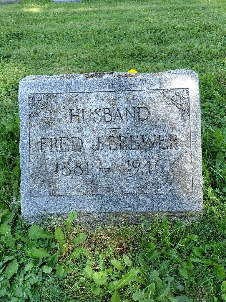 Fred J. Brewer's grave. Photo 3