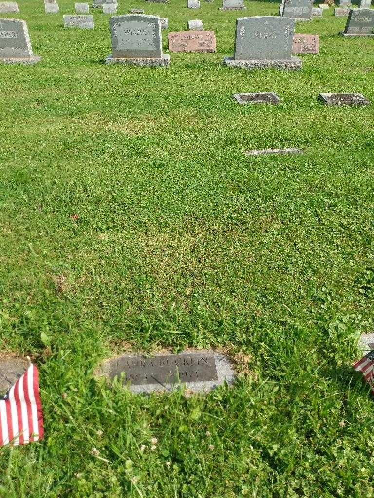 Laura Bucklin's grave. Photo 1