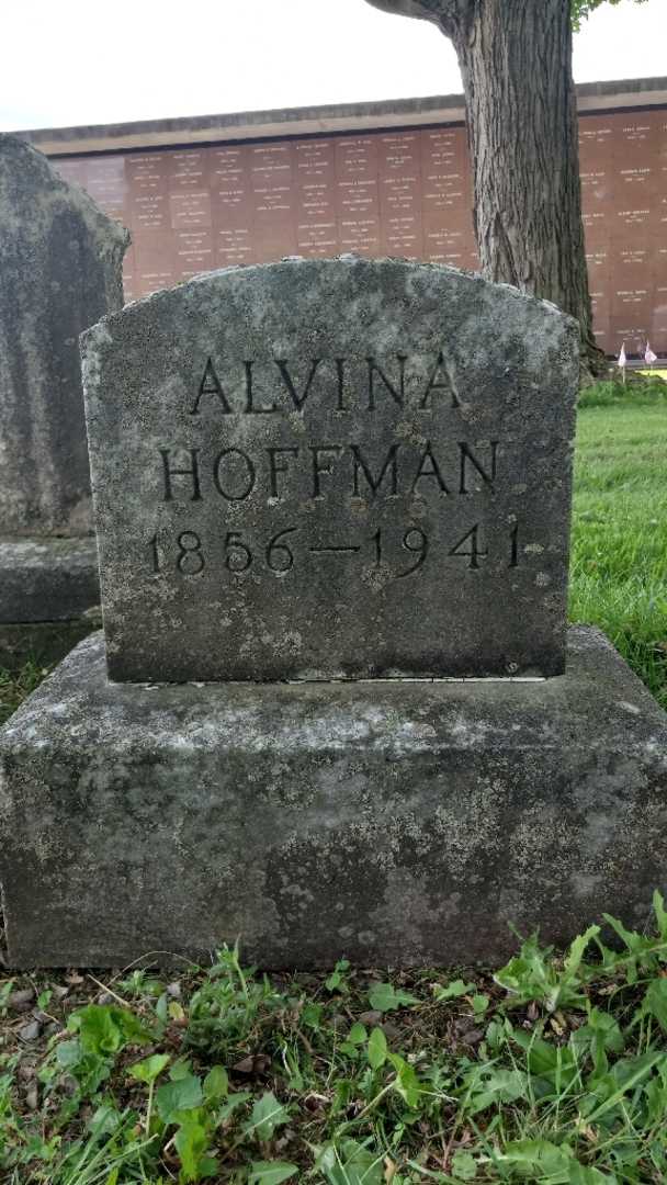 Alvina M. Hoffman's grave. Photo 4