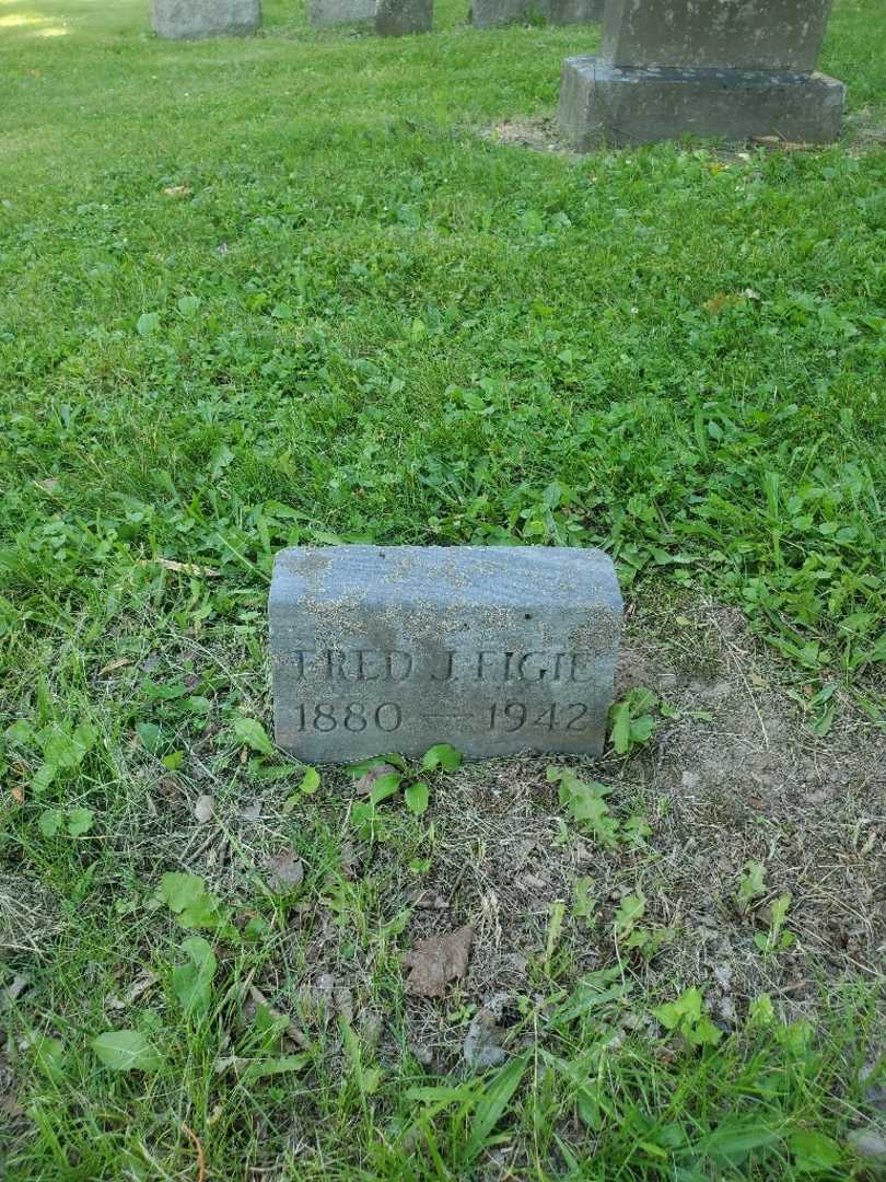 Frederick J. "Fred" Figie's grave. Photo 2