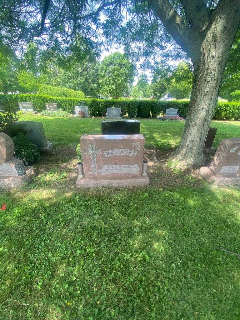 Marian Pulaski's grave. Photo 1