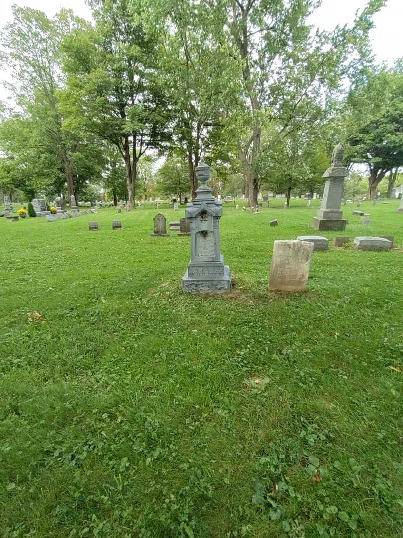 Frances G. Larabee's grave. Photo 1