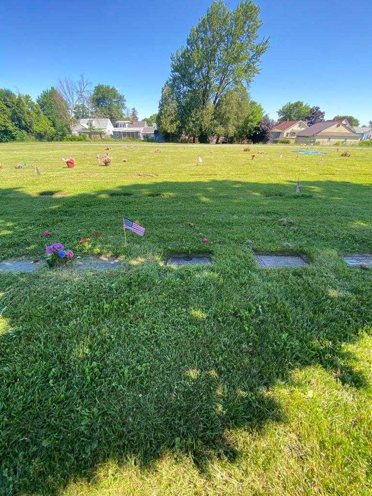 Theresa S. Wright's grave. Photo 1