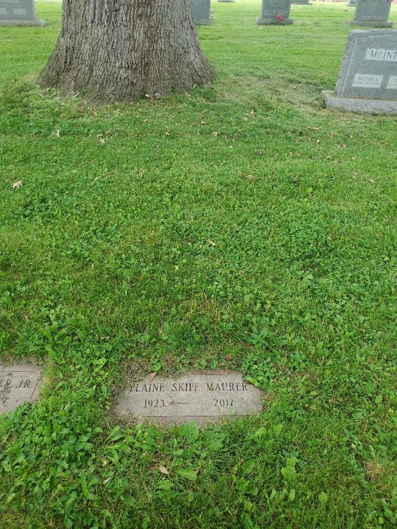 Elaine Maurer Skiff's grave. Photo 1