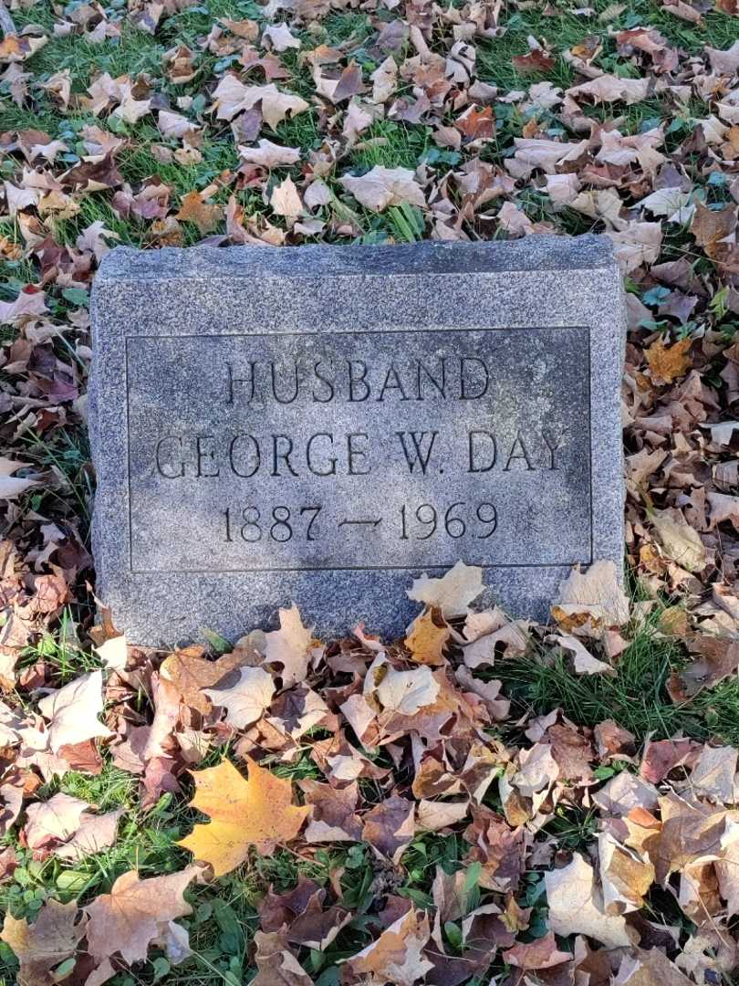 George W. Day's grave. Photo 3