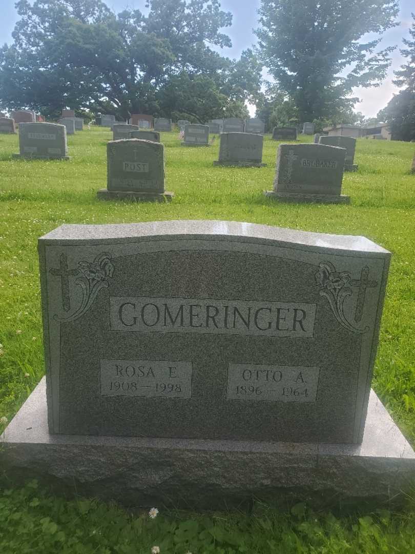 Rosa E. Gomeringer's grave. Photo 3
