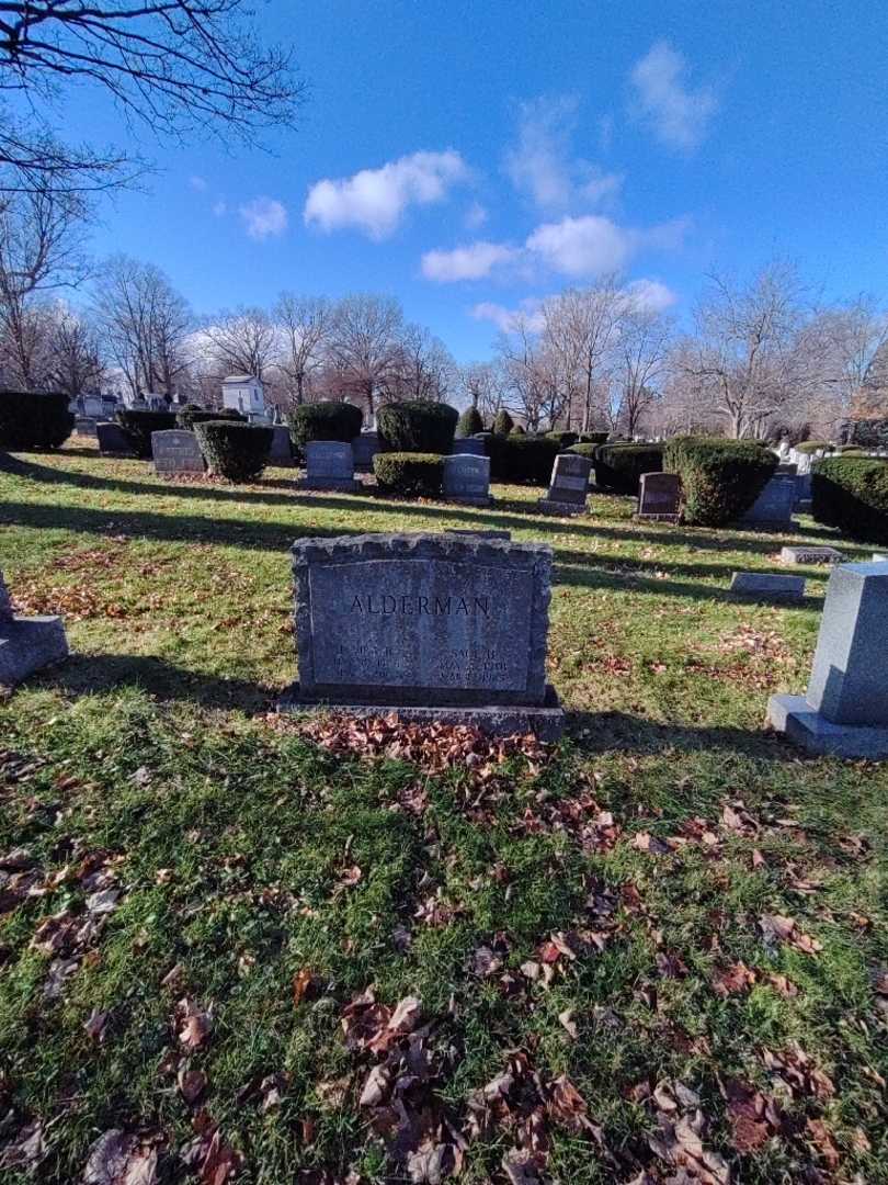 Elvira B. Alderman's grave. Photo 2