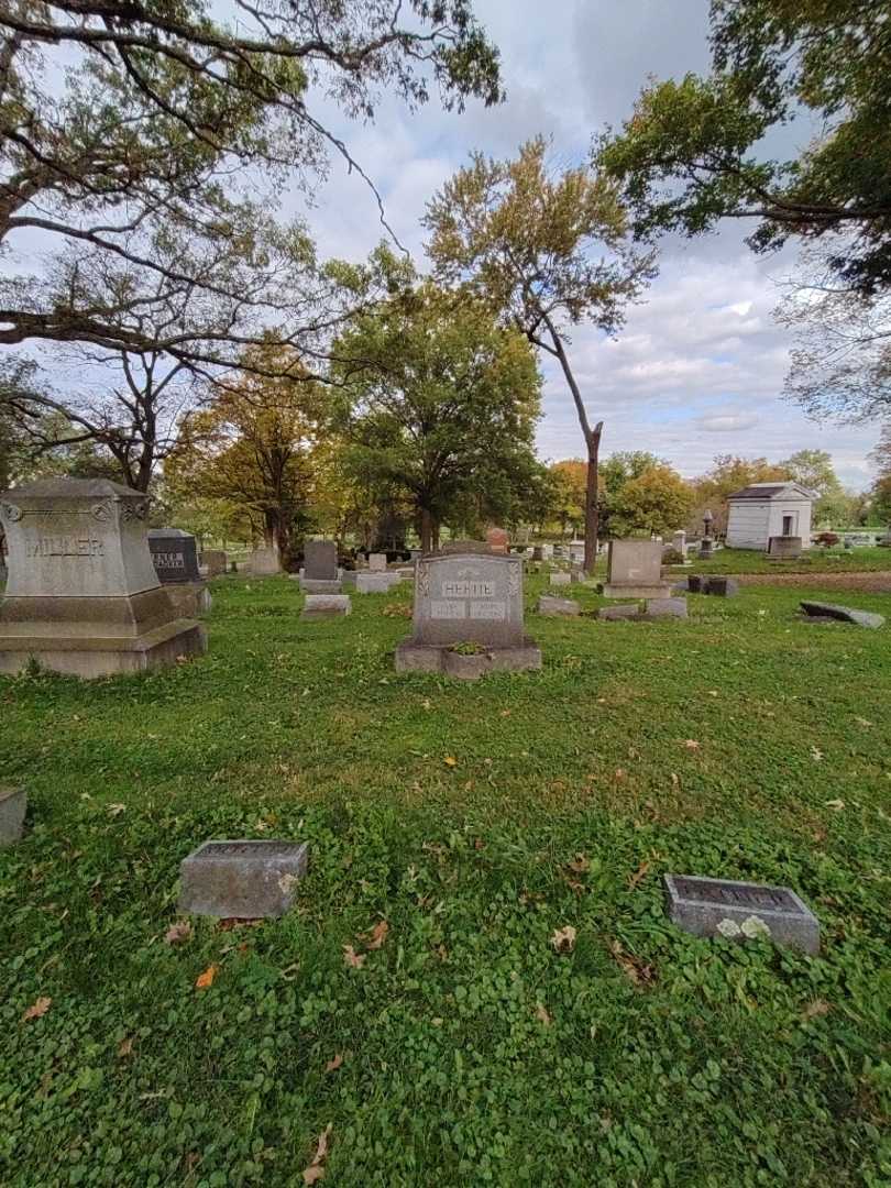 John Heftie's grave. Photo 1