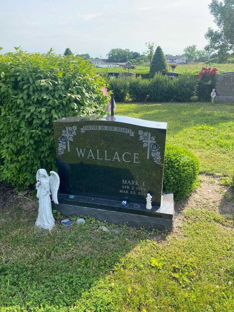 Mark E. Wallace's grave. Photo 2