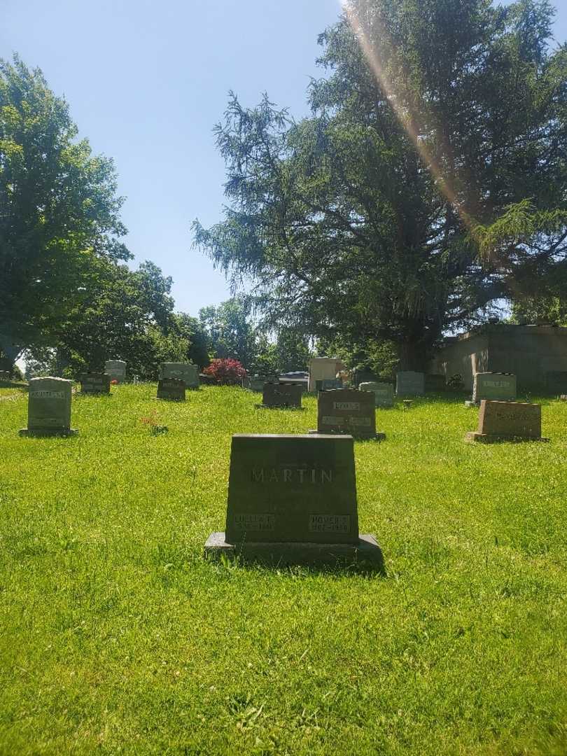 Luella F. Martin's grave. Photo 1