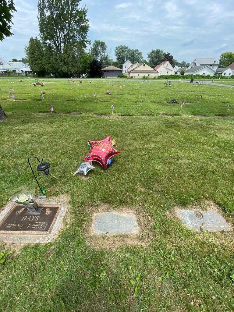 Alma S. Brenchley's grave. Photo 1