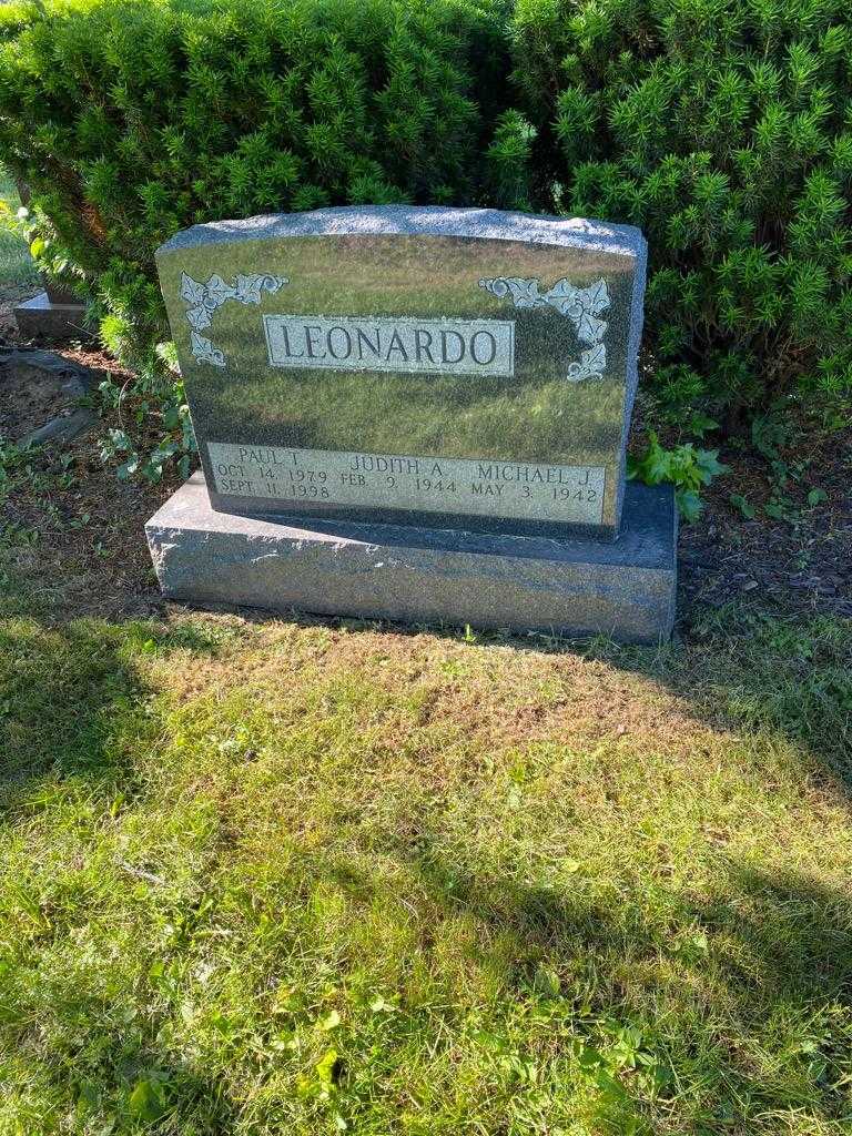 Paul T. Leonardo's grave. Photo 2