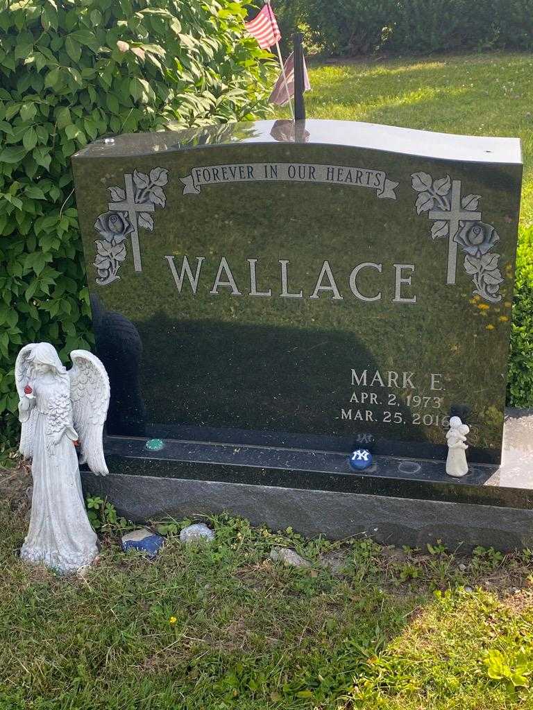 Mark E. Wallace's grave. Photo 3