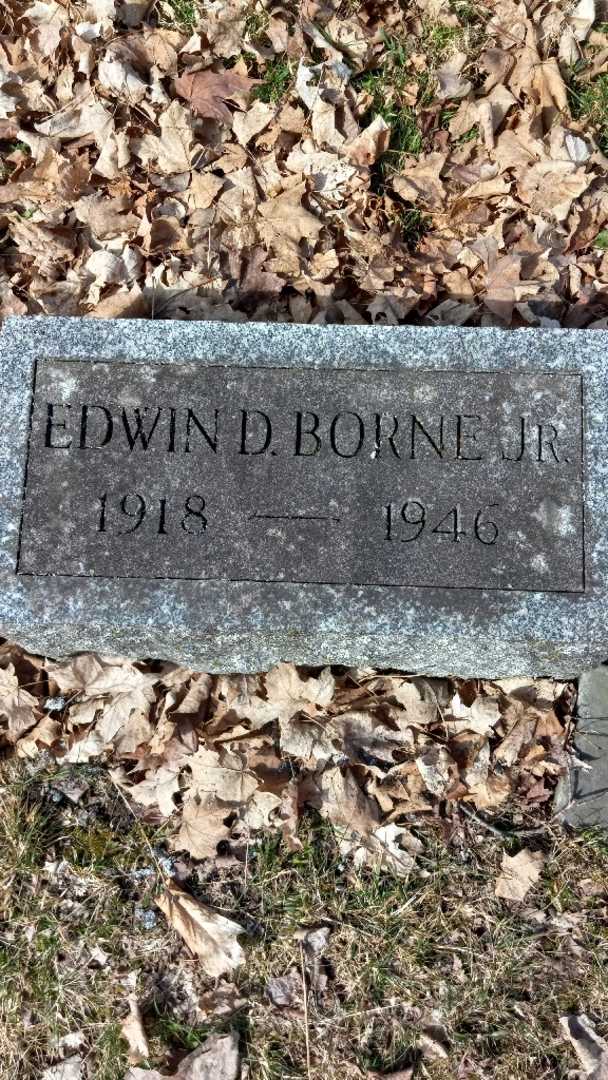 Edwin D. Borne Junior's grave. Photo 4