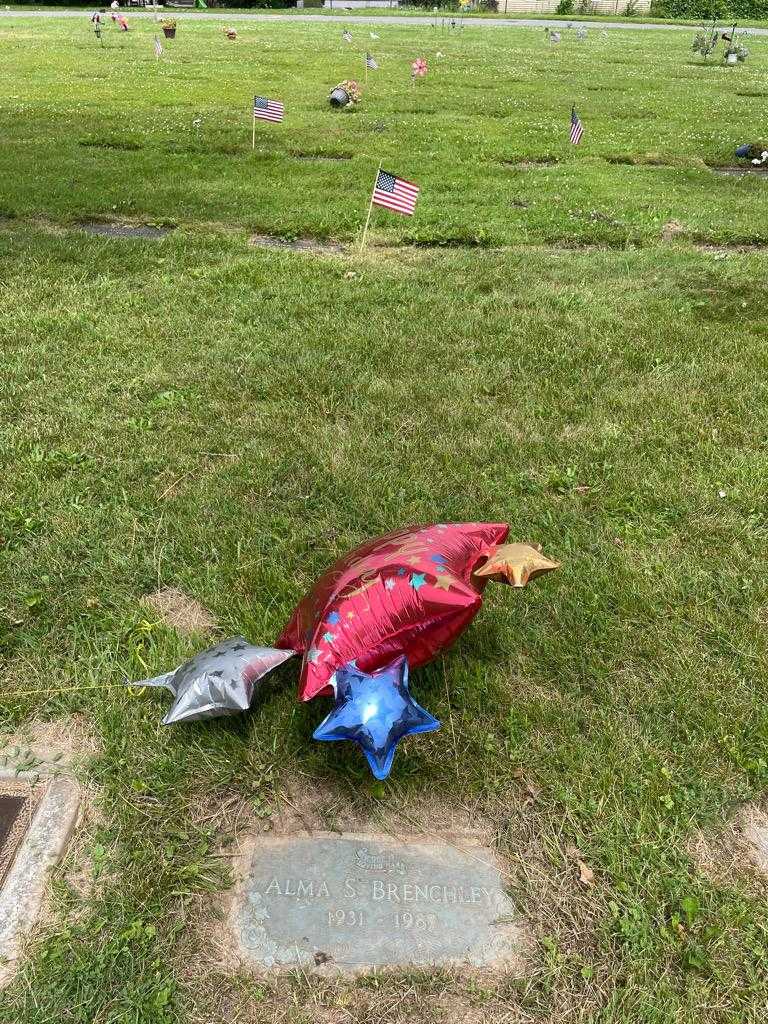 Alma S. Brenchley's grave. Photo 2