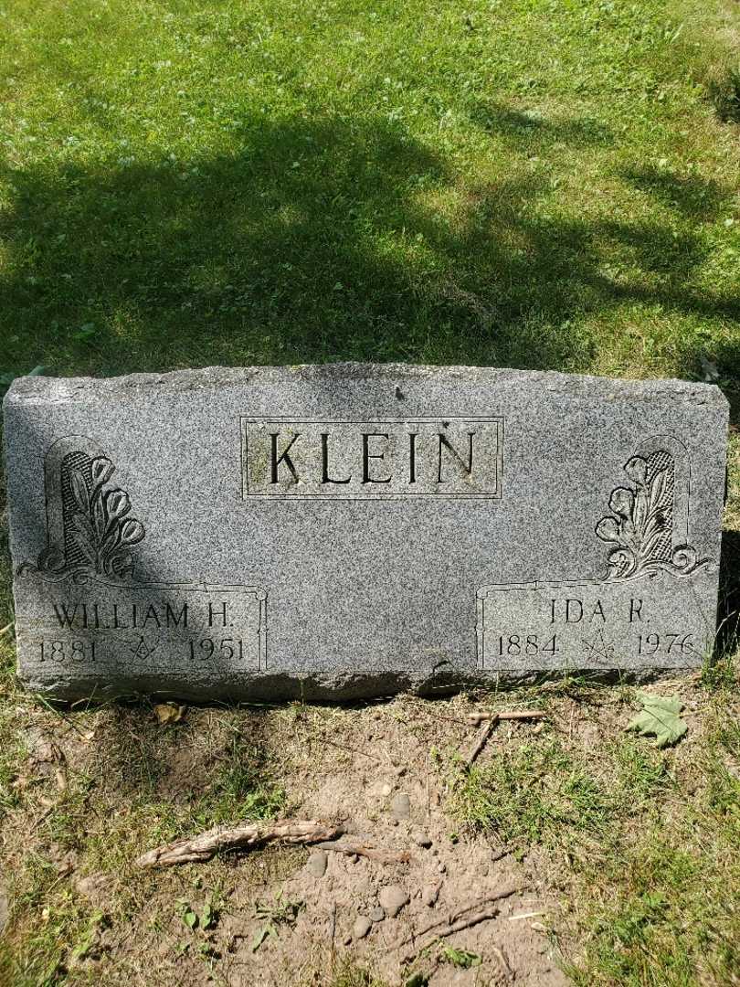 Ida R. Klein's grave. Photo 3