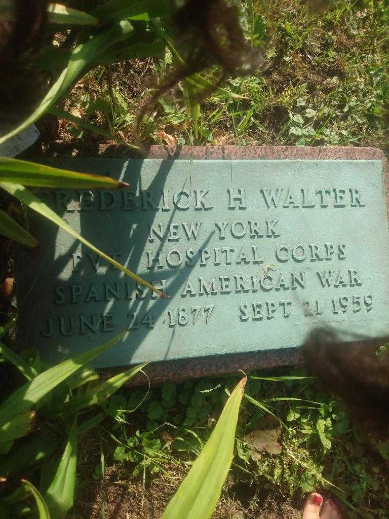Frederick H. Walter's grave. Photo 2