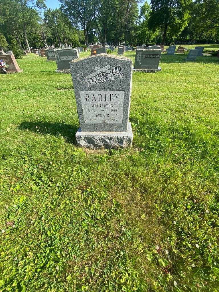 Maynard S. Radley's grave. Photo 1