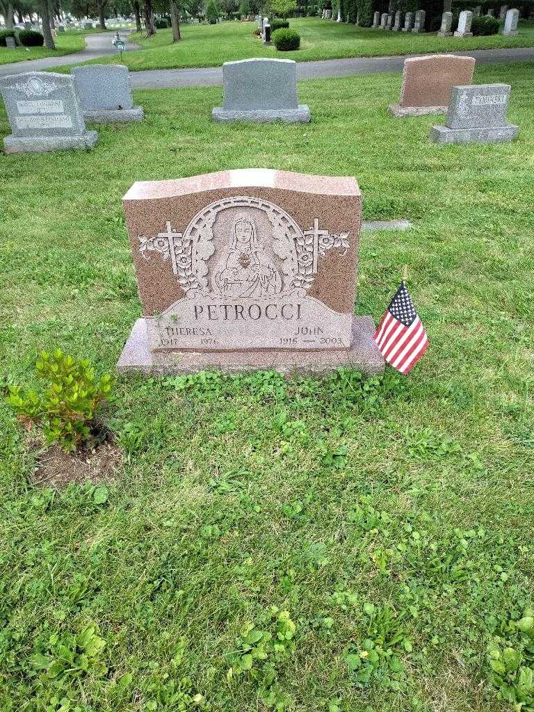 Theresa Petrocci's grave. Photo 1