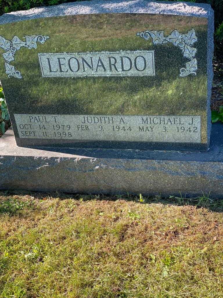 Paul T. Leonardo's grave. Photo 3