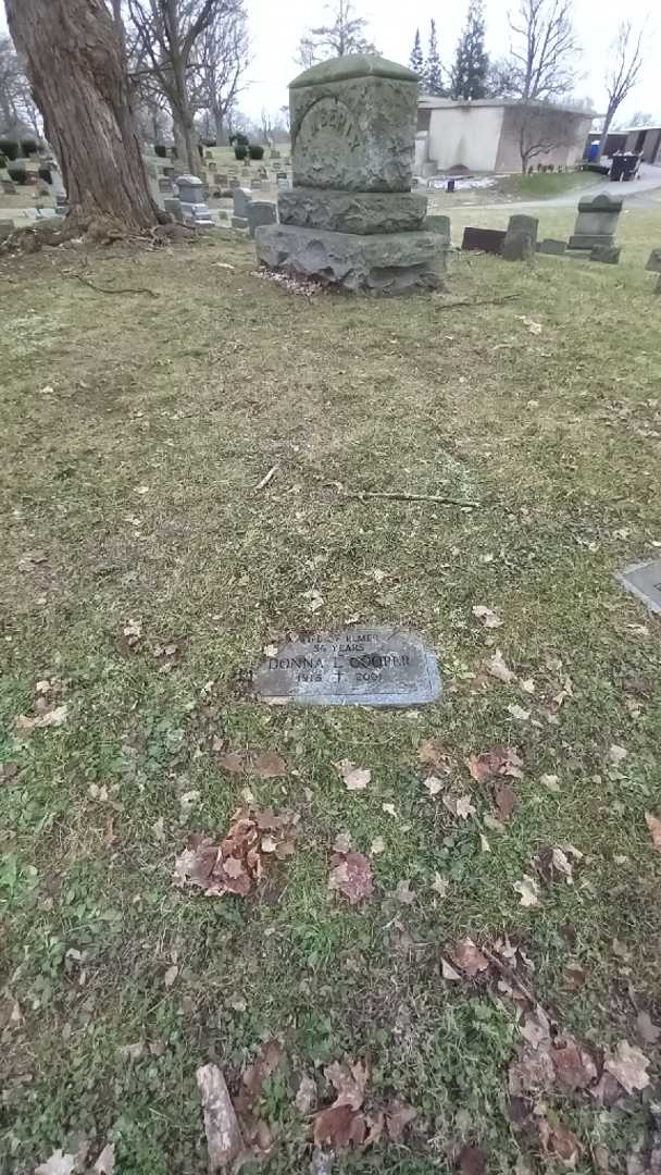 Donna L. Cooper's grave. Photo 2