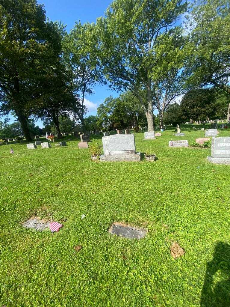 Betty R. Fraser's grave. Photo 1