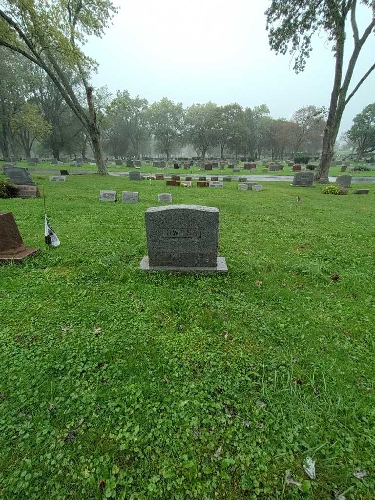 Bernadine J. Owens's grave. Photo 1