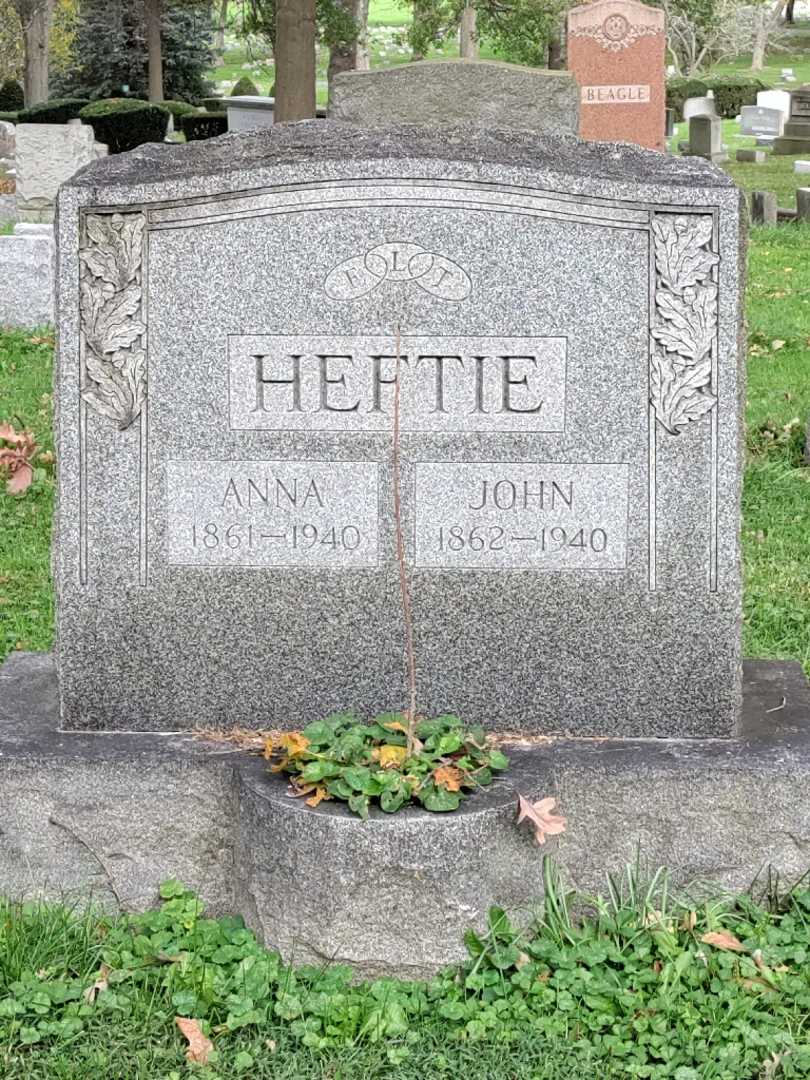 Anna M. Heftie's grave. Photo 3