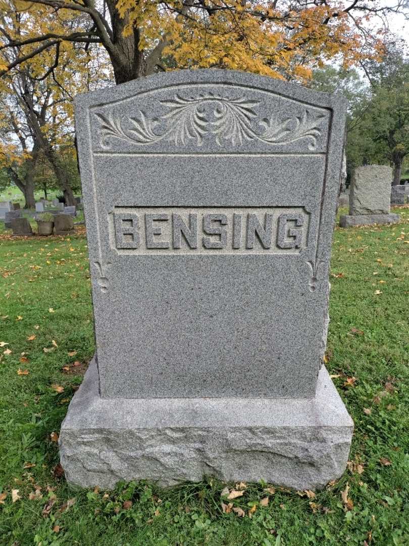 Hattie Bensing Balzer's grave. Photo 4