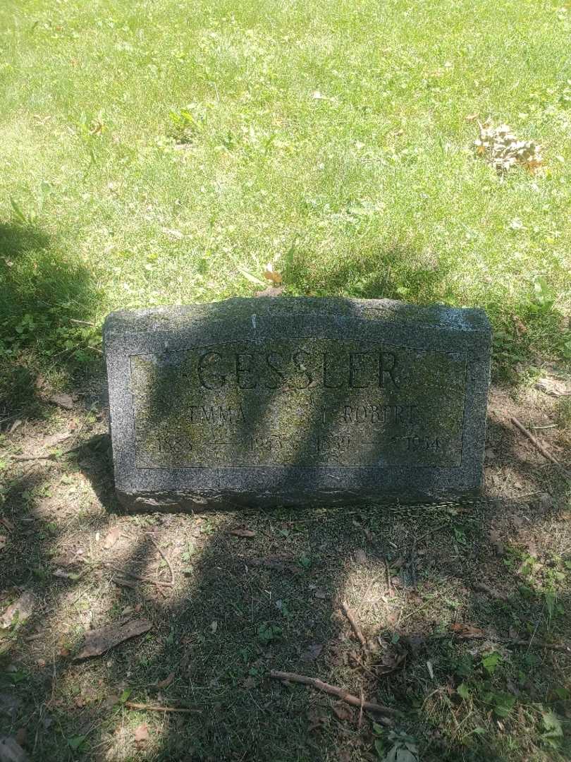 Robert E. Gessler's grave. Photo 2