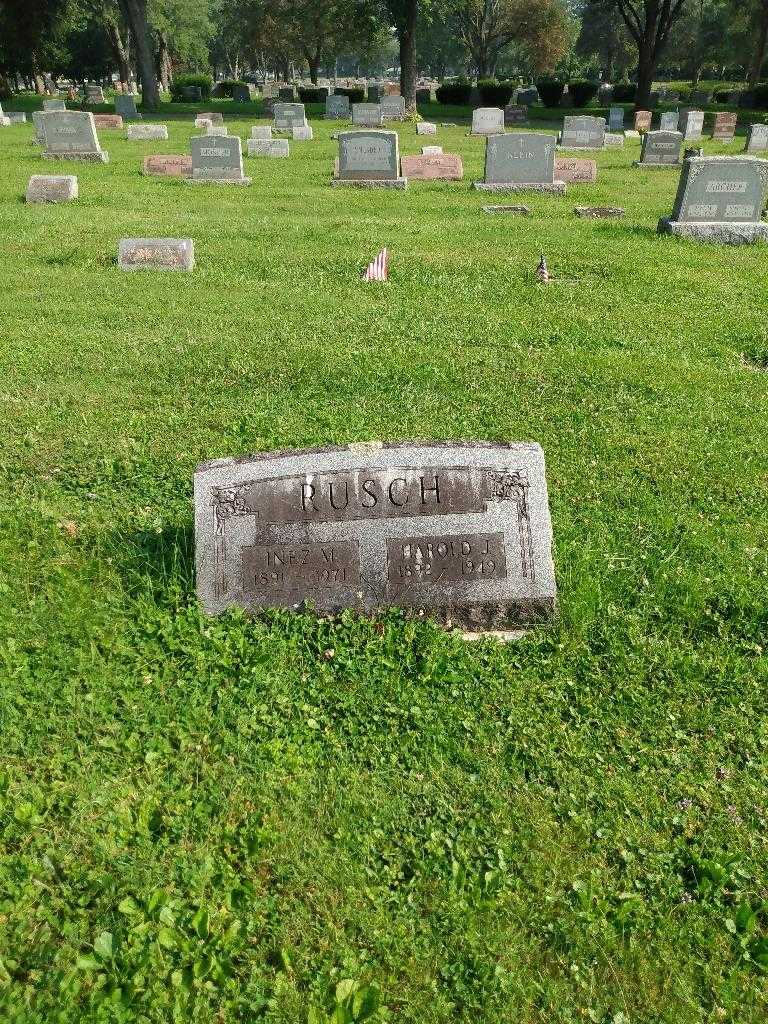 Inez M. Rusch's grave. Photo 1