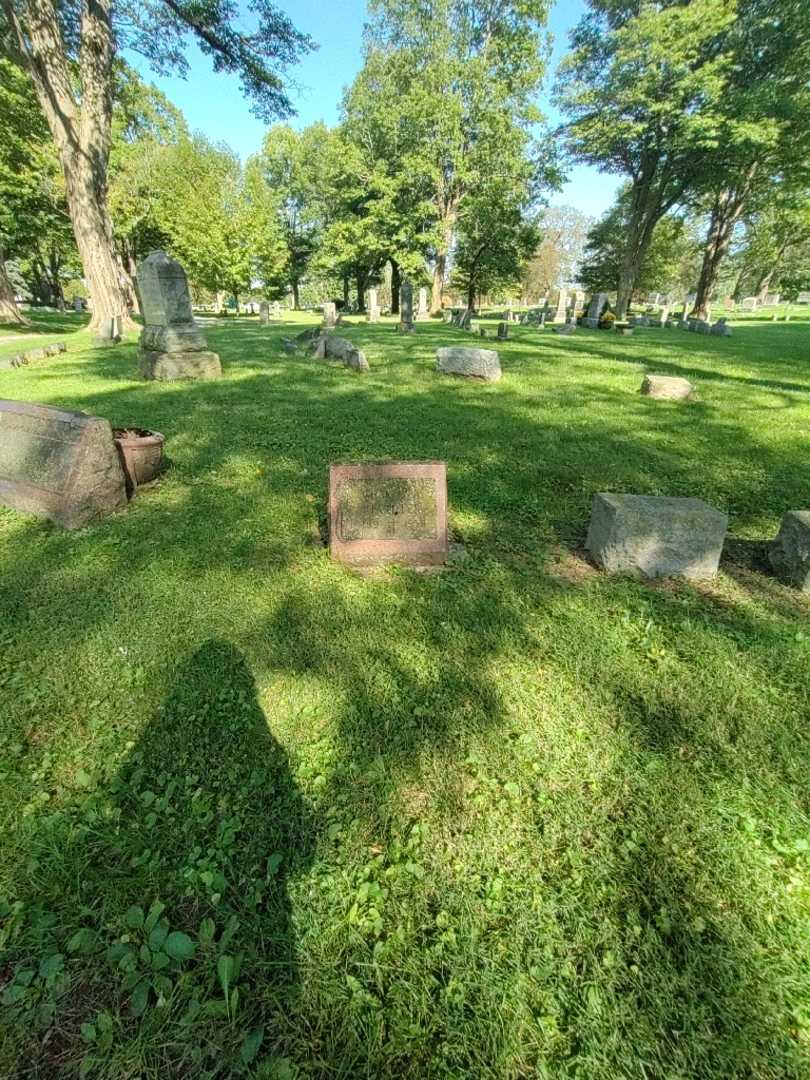 Charles L. Hardter's grave. Photo 1