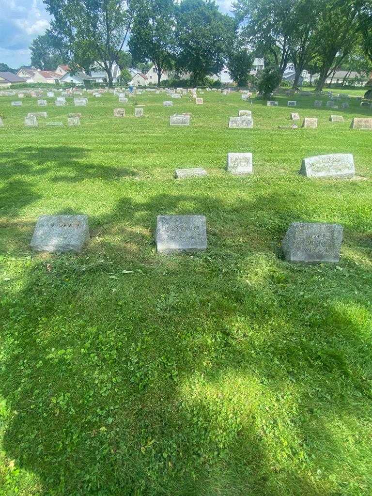 Evelyn P. Bishop's grave. Photo 1