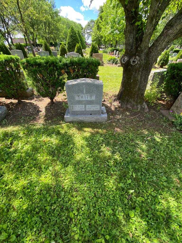 Ernest C. Smith's grave. Photo 1